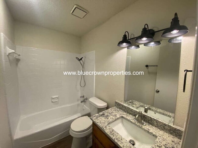 Building Photo - 1119 Suburban St