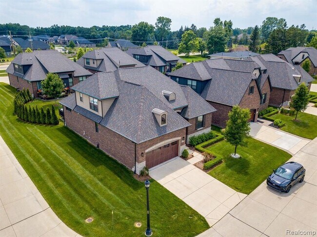 Building Photo - 53081 Enclave Cir
