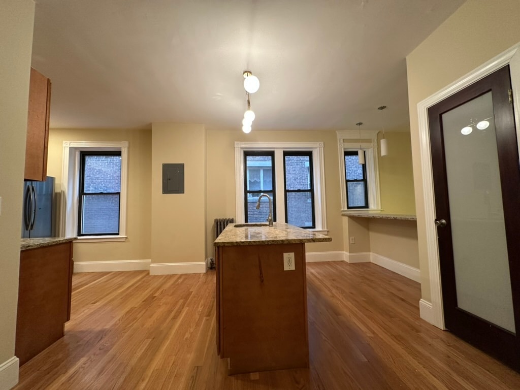 Building Photo - 184 Saint Paul St