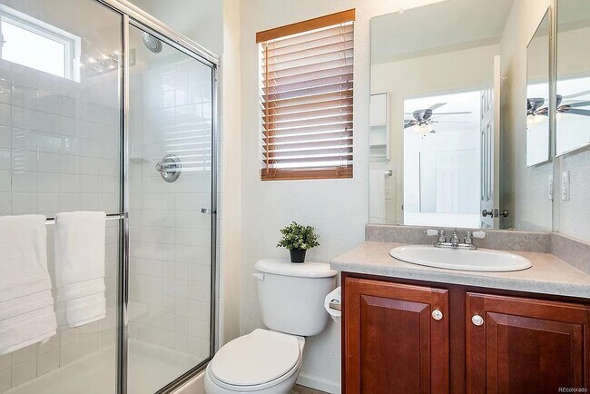 master bath - 2838 Akron St