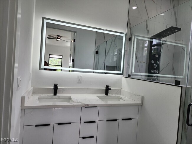 Building Photo - 3302 E 18th St