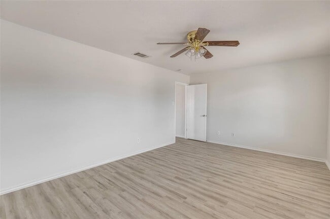 Building Photo - 3207 Barksdale Dr