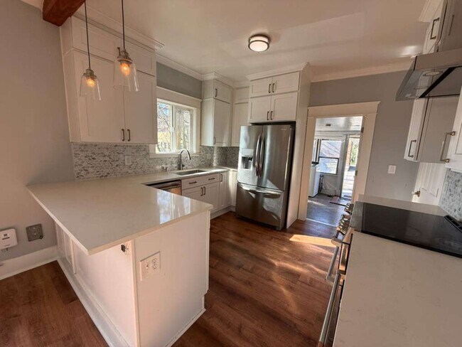 Building Photo - Two Bed 1 Bath House with Fenced Backyard!