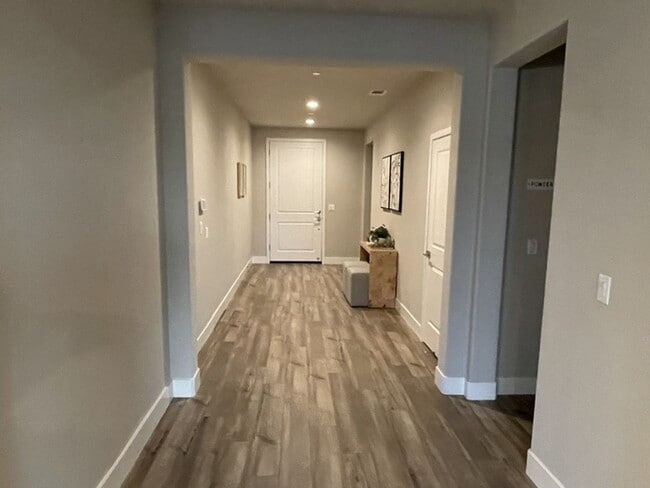 Building Photo - Gorgeous 4 bedroom home in Quaint Town of  Winters CA