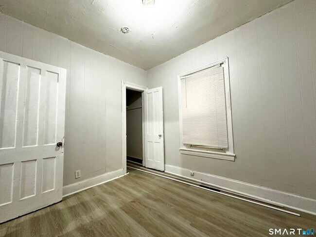 Building Photo - 103 Catherine St