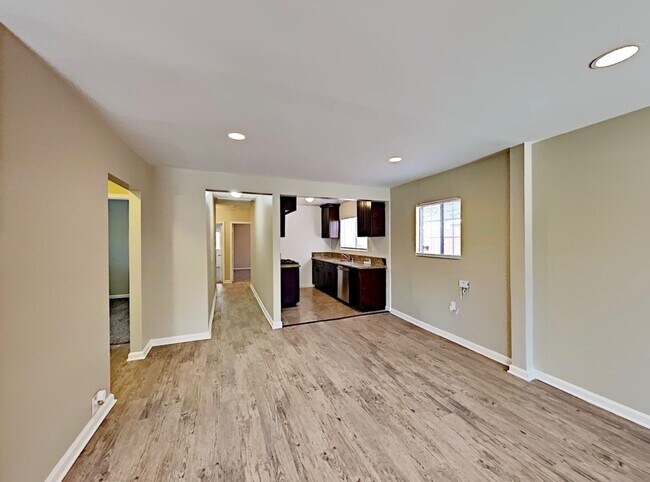 Building Photo - 15720 Via Calanova
