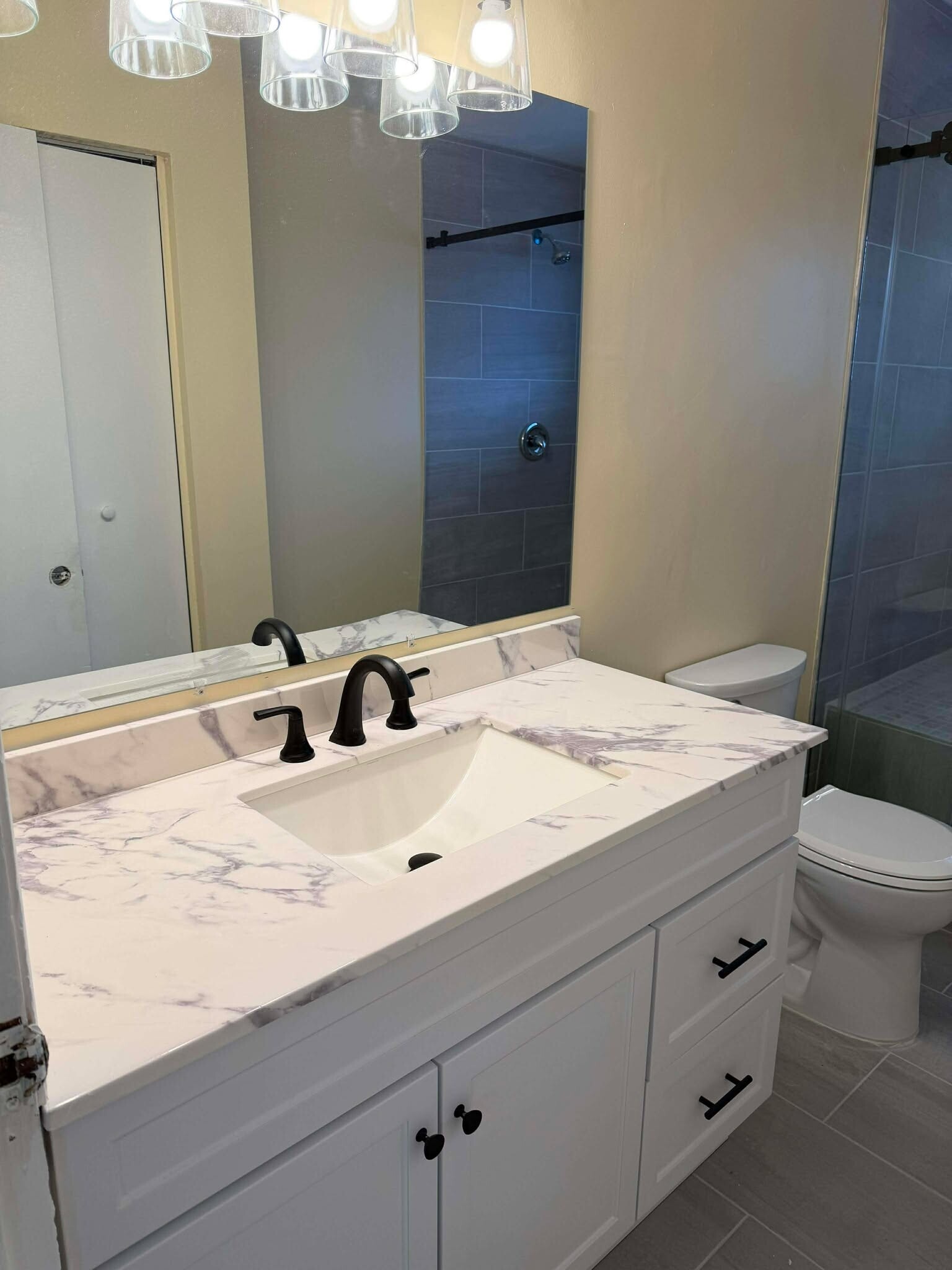 Building Photo - 501 W 1st St