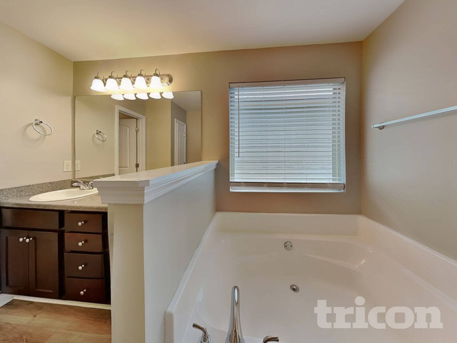 Building Photo - 1006 Grenier Terrace NE