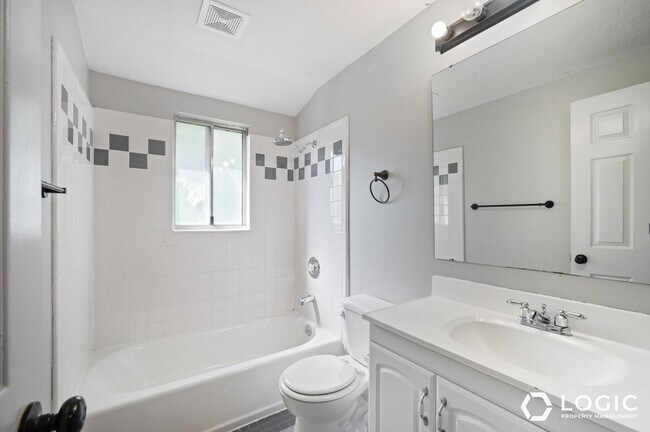 Building Photo - 5155 Saguaro Dr