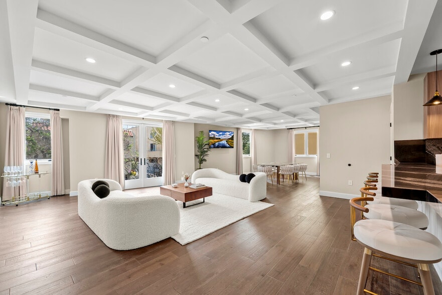 Building Photo - Chateau Century