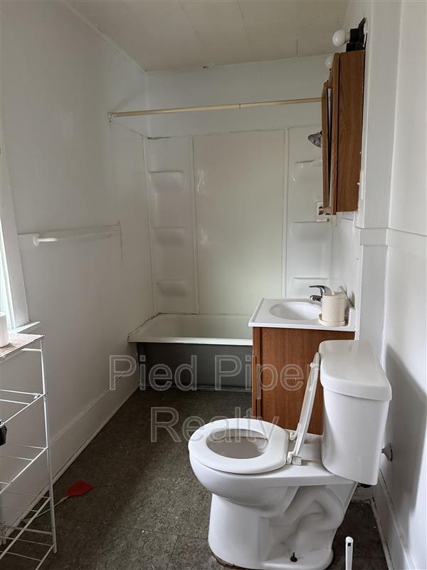 Building Photo - 534 1/2 E Wyandotte St