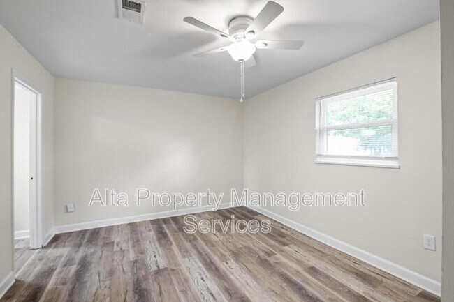 Building Photo - 11357 Bedford Oaks Dr