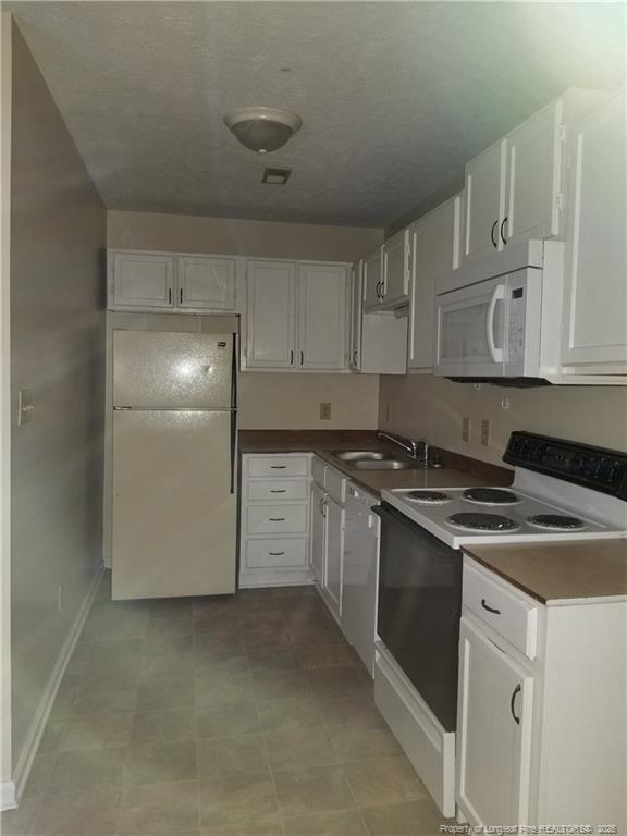 Building Photo - 700 N Roberts Ave