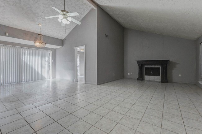 Building Photo - 12702 Fern Forest Dr