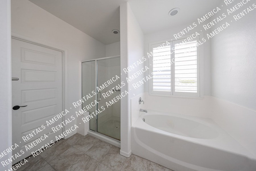 Building Photo - 13487 N 174th Ave