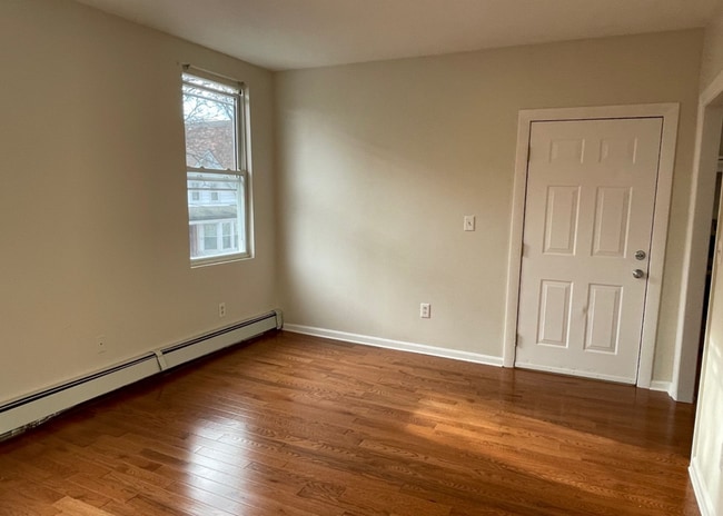 Building Photo - Spacious 2 Bedroom Coming Available!