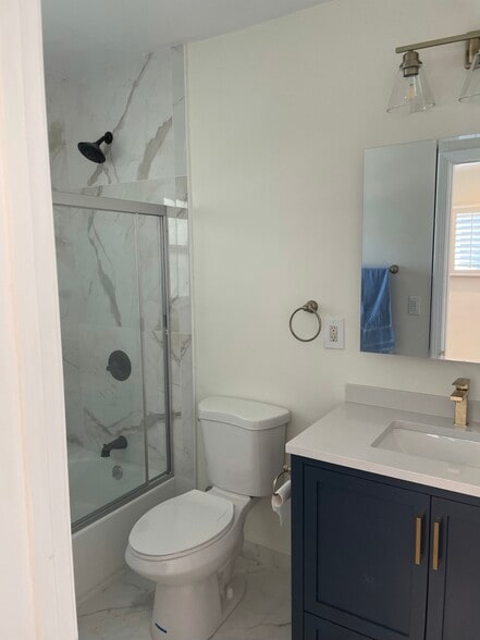 Building Photo - 22602 Victory Blvd