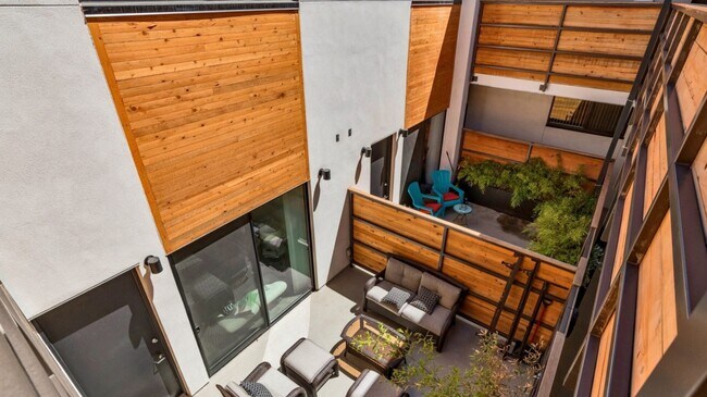 Building Photo - 90 S Logan St