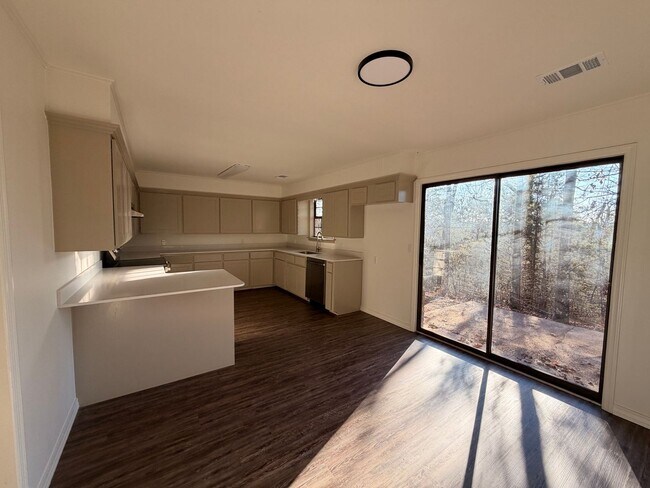 Building Photo - Welcome to this charming 4-bedroom, 2-bathroom home located in the scenic outskirts of Dover, AR.