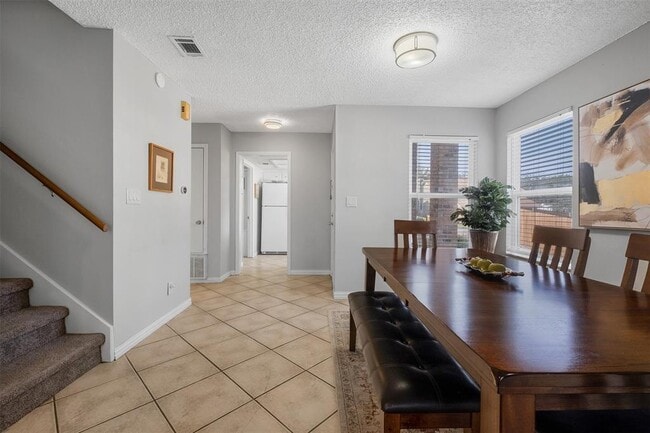 Building Photo - 3208 Twinberry Cove