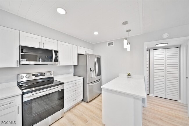 Building Photo - 16881 Davis Rd