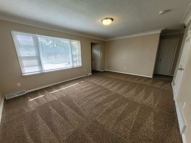 Building Photo - 2 Bedroom, 1 Bathroom Home 5 Minutes from Downtown!