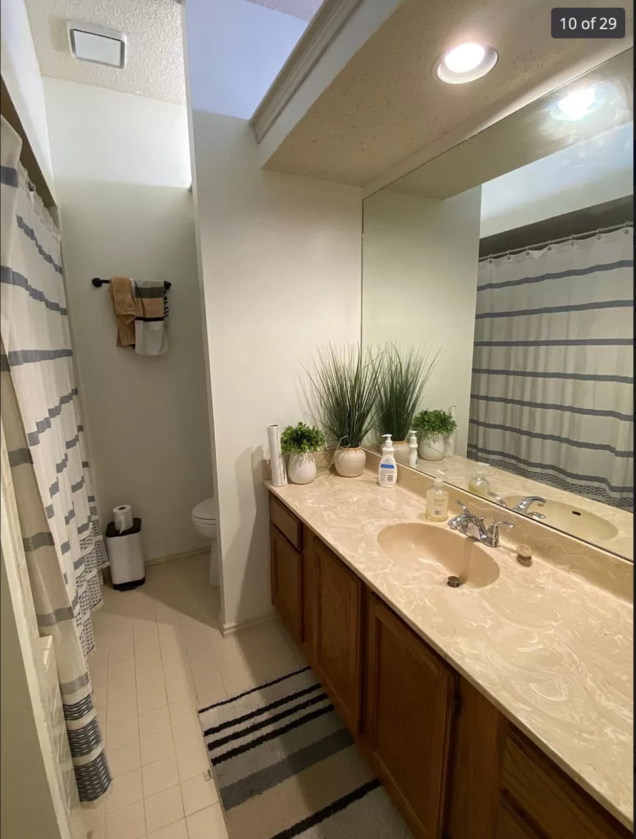 Secondary Bathroom - 3809 Spicewood Springs Rd