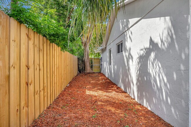 Building Photo - 14851 SW 71st St