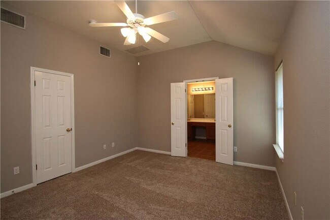 Building Photo - 207 River Crossing Trail