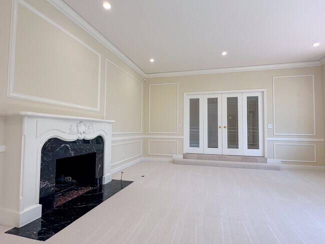 Building Photo - Exceptional Executive Estate With Pool and Tennis Court