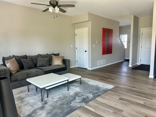 Building Photo - 1323 Sioux Turn