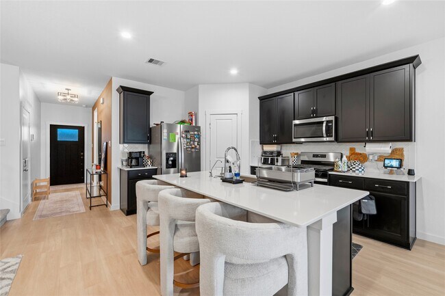 Building Photo - 1542 Merulana Lane