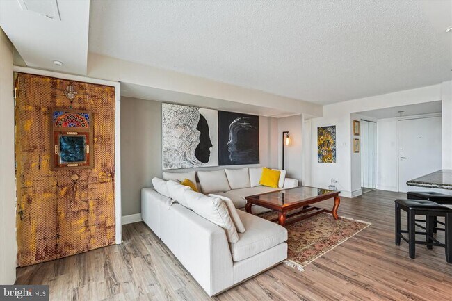 Building Photo - 7401 Westlake Terrace