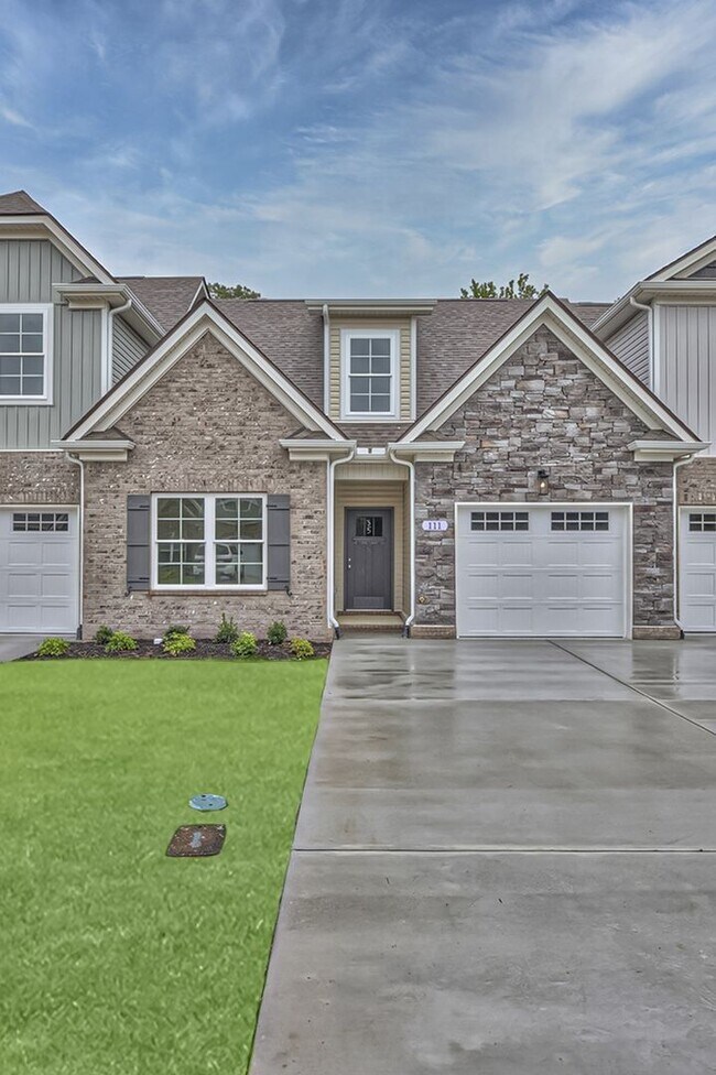 Building Photo - BRAND NEW Townhome in Manchester TN