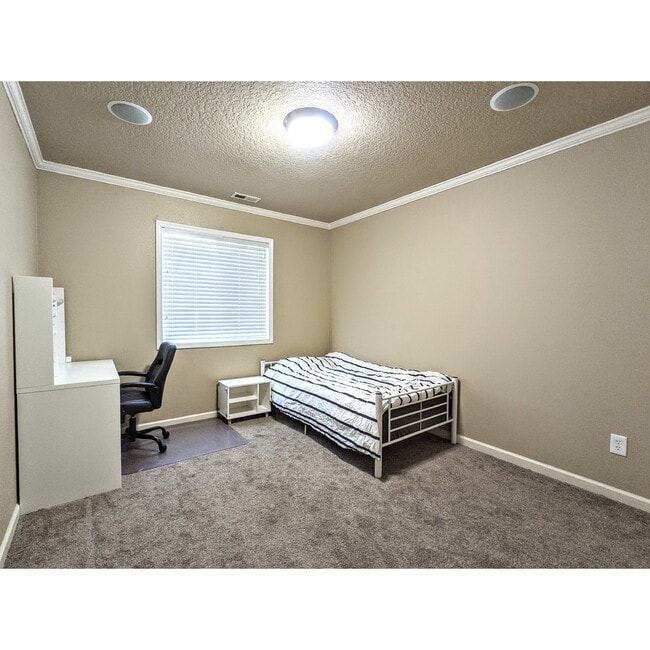 Building Photo - 730 SW 207th Pl