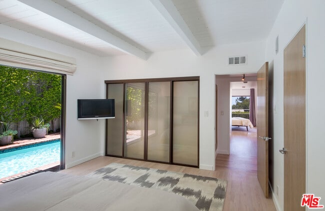 Building Photo - 1644 Marmont Ave