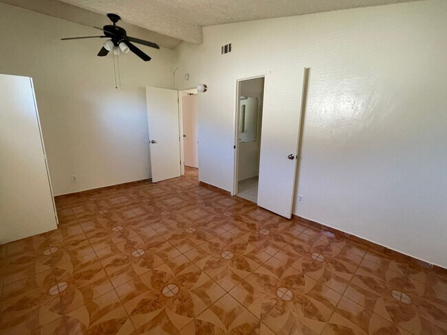 Building Photo - Apple Valley, 3 Bedroom, 2 Bathrooms, 1/2 ...