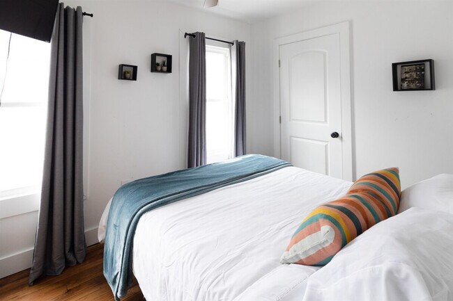 Building Photo - 10628 Lee Ave