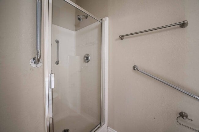 Building Photo - Charming 5-Bedroom Home in the Heart of Las Vegas