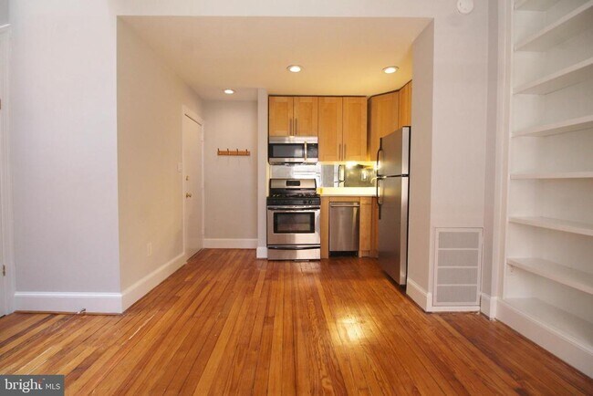 Building Photo - 1809 Riggs Pl NW