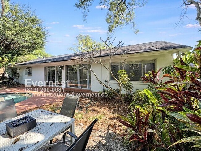 Building Photo - 3-Bedroom/2-Bath Home with Fenced Yard & Private Pool/ Available Soon!