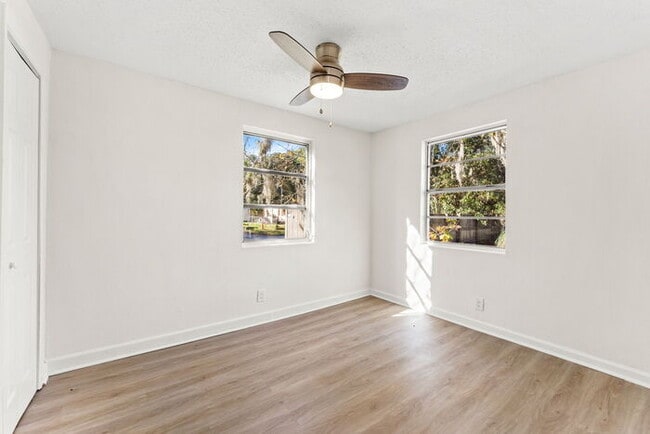 Building Photo - Renovated 2 Bedroom Home on Spacious Corner Lot