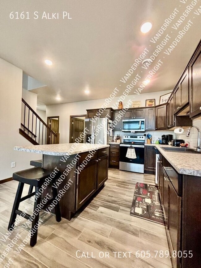 Building Photo - 6161 S Alki Pl