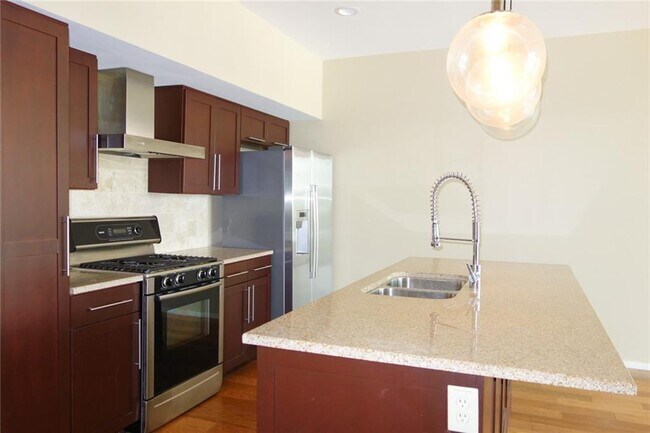 Building Photo - 1600 Barton Springs Rd