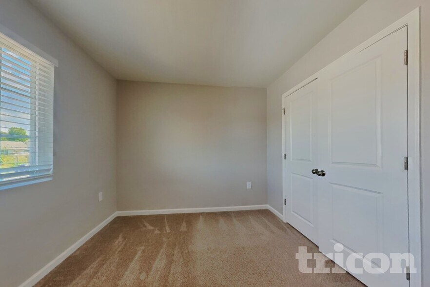 Building Photo - 3007 Stauton Dr