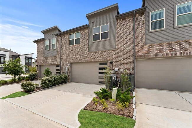 Building Photo - 16514 Lake Austin St