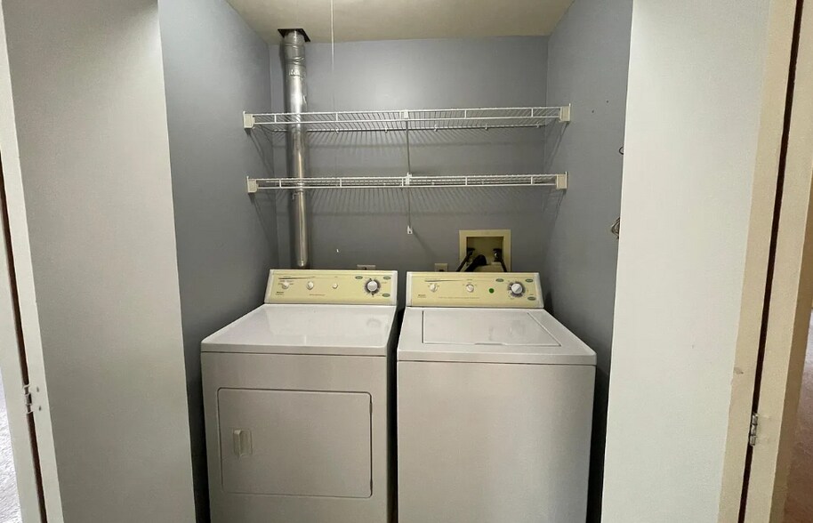 Building Photo - 2213 Cinnabar Pl