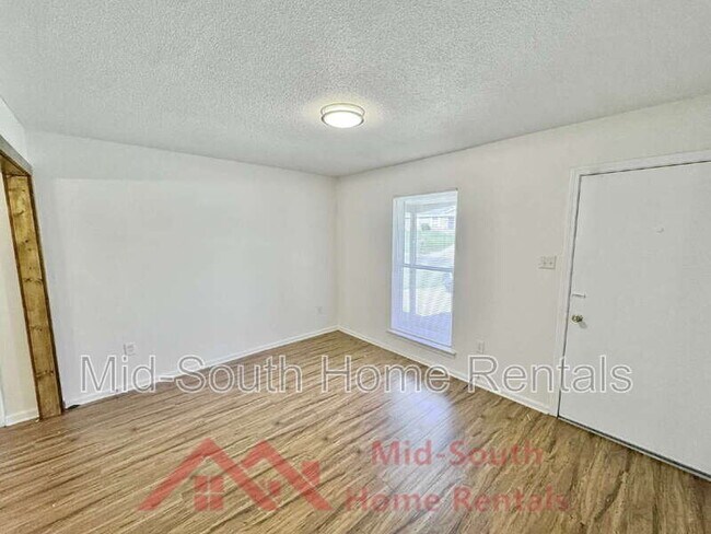 Building Photo - 1185 Deer Trail Ln