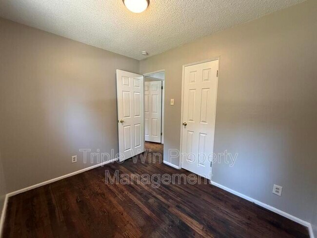 Building Photo - 675 Lilac Dr
