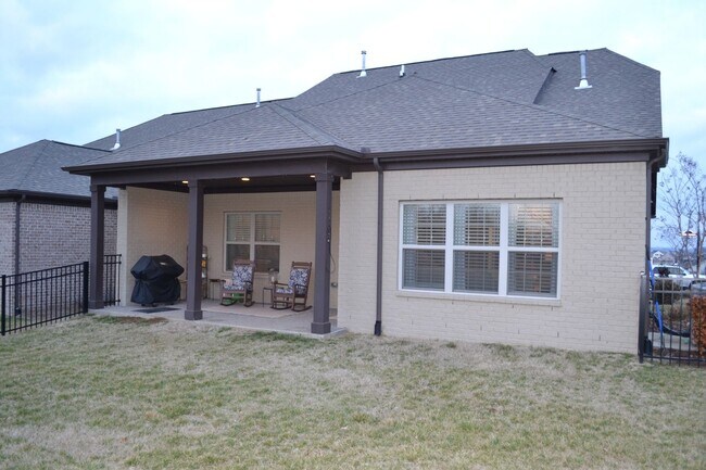Building Photo - Beautiful Townhome Villa in Millstone Community